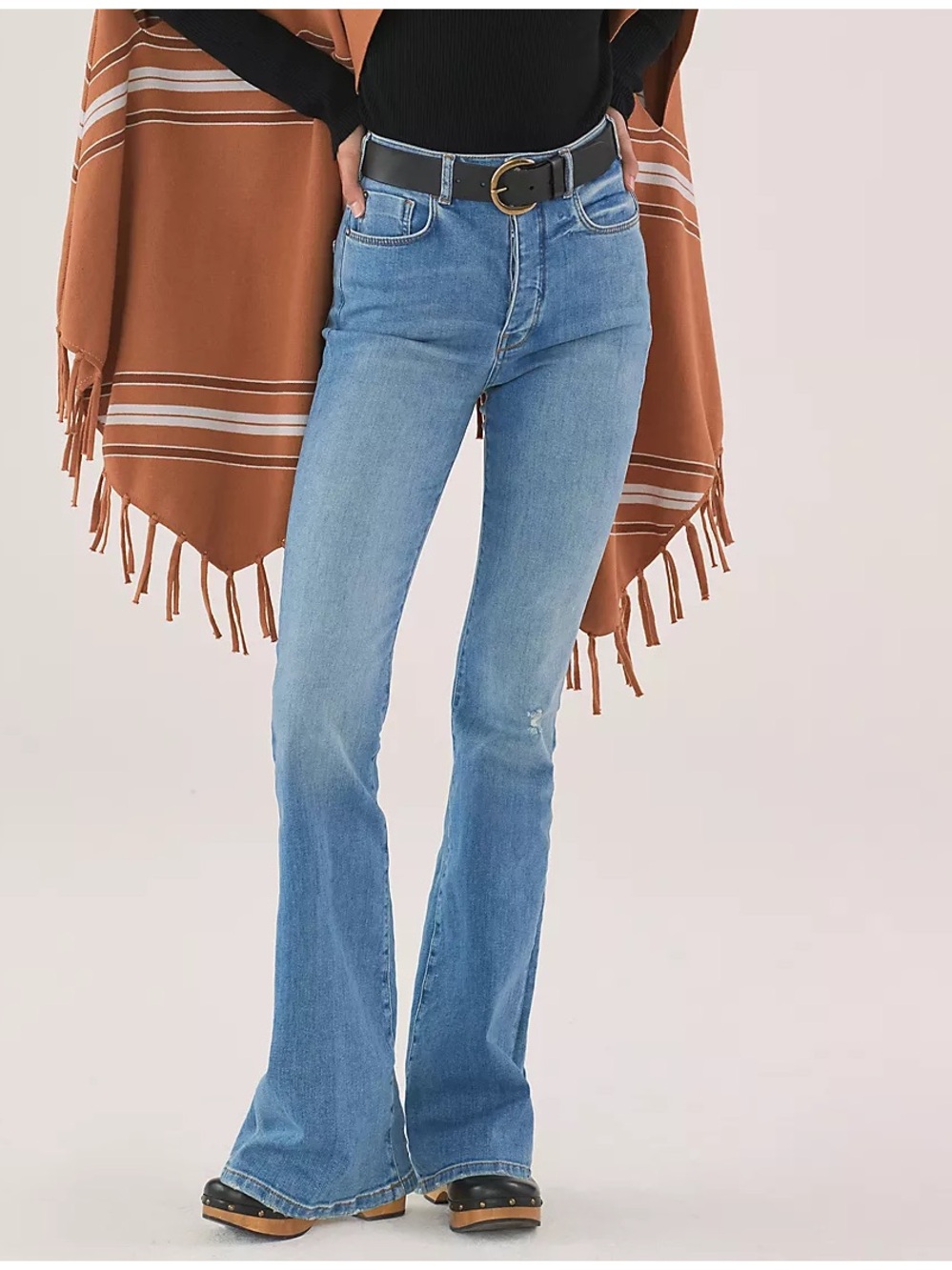 Pilcro The Icon Flare Jeans, blue flare denim jeans size 29 like new